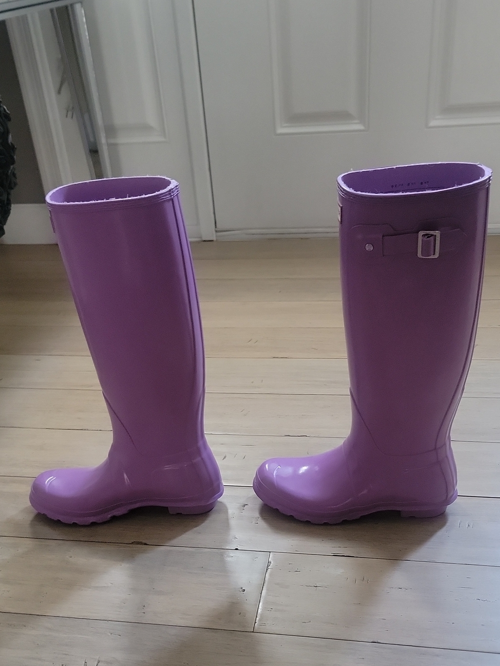 Hunter Bright Purple Glossy High Boots. Size 8. Like New! - Picture 3 of 11